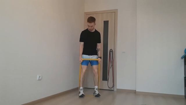 Сгибание рук на бицепс с резиновыми петлями смотреть онлайн