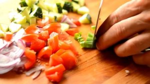 Отбивная из свинины с салатом из овощей