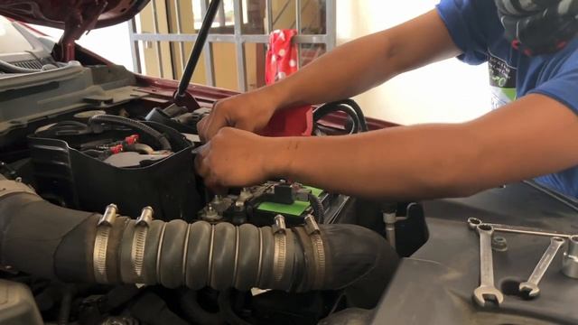 Replacing Battery of Ford Everest after 3 years Amaron Battery | Ford Everest 2020 | Mia Kaloka смотреть онлайн