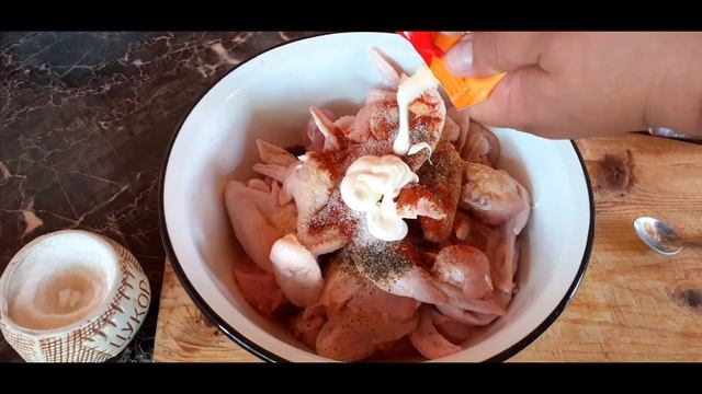 Шашлык из куриных крыльев c офигительным маринадом. шашлык из куриных крылышек.Chicken wings skewer