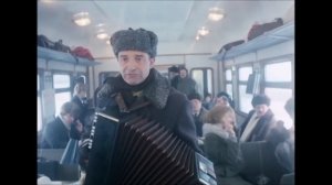 По бедру крутому секретарши...