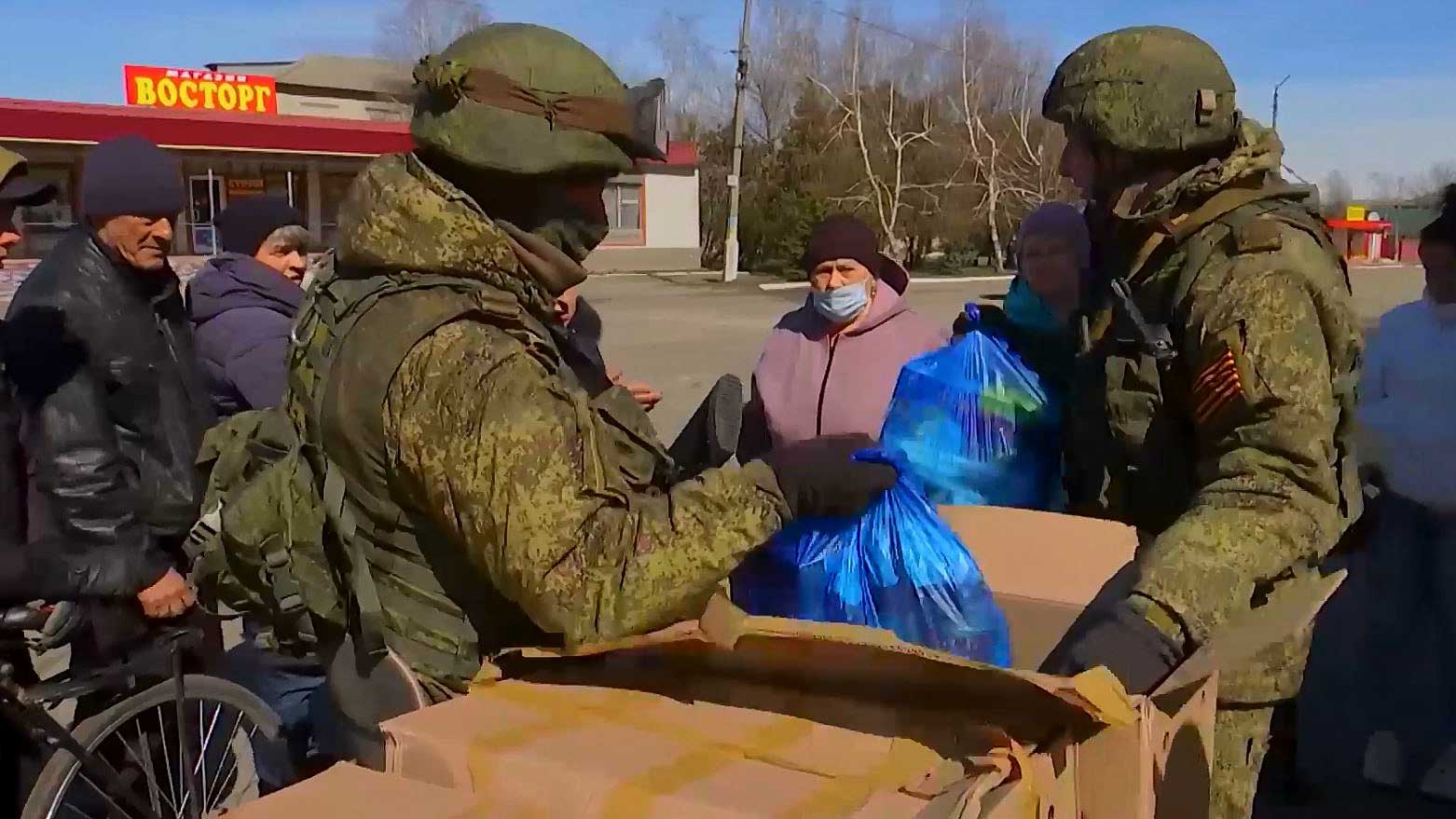 Российские военнослужащие доставили 30 тонн гуманитарной помощи в Харьковскую область