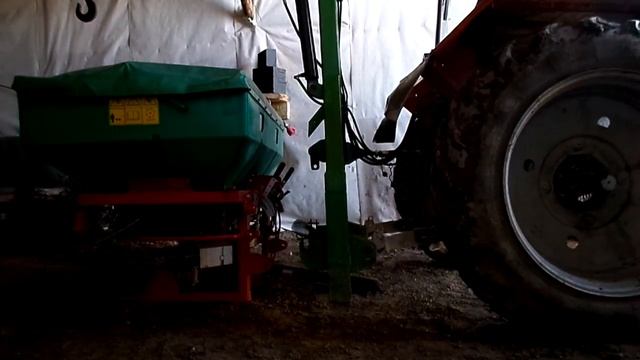 Распространитель Pronar, гидравлический кран и МТЗ 82 | Pronar spreader, hydraulic crane & MTZ 82 смотреть онлайн