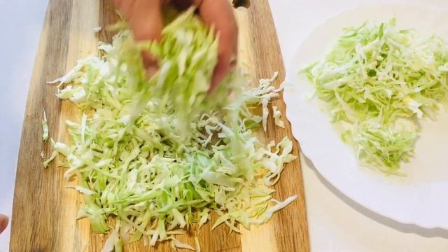 Ингредиенты все самые простые, а салат ПРАЗДНИЧНЫЙ. Быстрый рецепт вкусного и полезного салата . смотреть онлайн