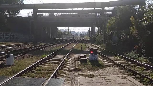 Встреча пригородного ЭПЛ9Т - 009 и городской электрички ЭР9М -517 на станции Северная смотреть онлайн