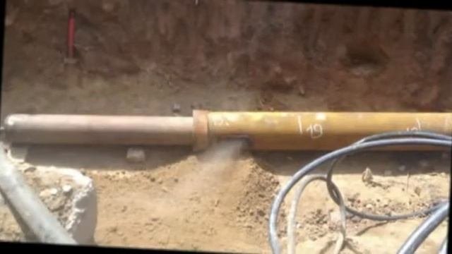 Удаление грунта из трубы при ударном погружении пневмопробойником