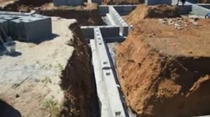 Дом с плоской крышей. Ленточный фундамент из фбс блоков