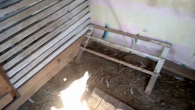 Доделали выгул для цыплят. Сделал насесты. смотреть онлайн