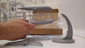 Коллекционные модели самолёта Сухой Суперджет -100 в масштабах 1/144 и 1/200.