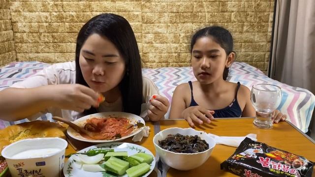 Мукбанг/Борщ и самый острый рамен в мире? смотреть онлайн