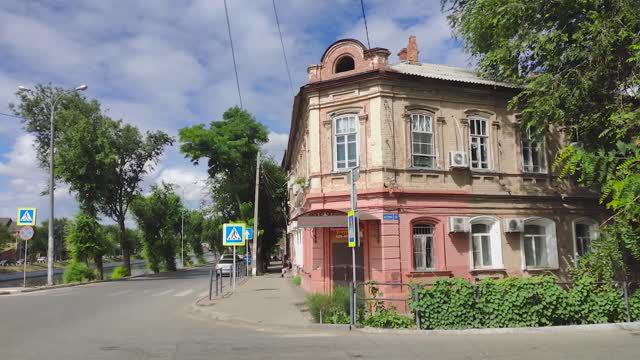 Астрахань от барокко до барака: ул. Набережная 1 мая нечетная сторона часть_5 смотреть онлайн