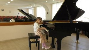 Михайлова Ксения, 1 класс. Е.Дэвис "Зимний лес"