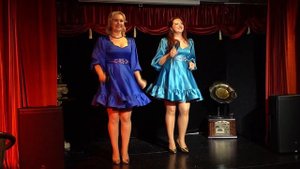 Малиновка. Исполняет Шоу группа "Малина". Музыка – Э. Ханок, Слова – А. Поперечный.