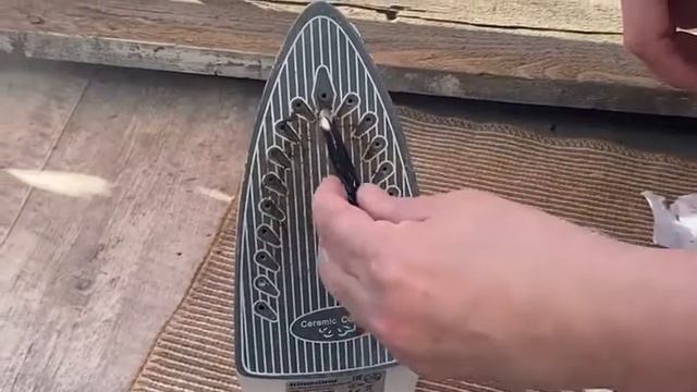 Как с помощью аспирина почистить утюг от нагара(делать в открытом пространстве, на балконе...) смотреть онлайн