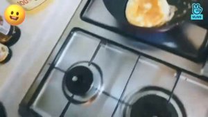 стрей кидс готовят... Феликс и Сынмин решили приготовить панкейки! Но пошло не совсем по плану?