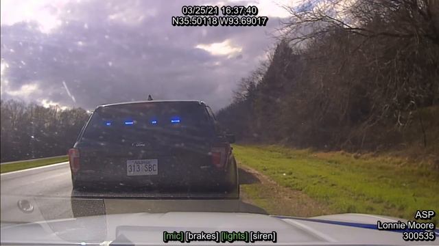 FULL VIDEO: Nude lady tackled by Arkansas State Police after stealing truck and fleeing смотреть онлайн