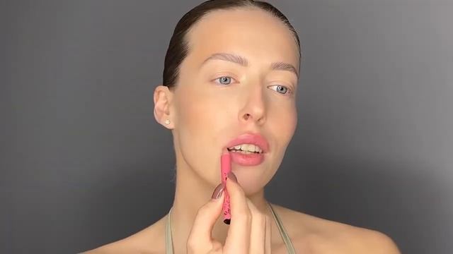 Карандаш для макияжа 3 в 1 в действии. Всегда превосходный макияж под рукой. Карандаш в действии. смотреть онлайн