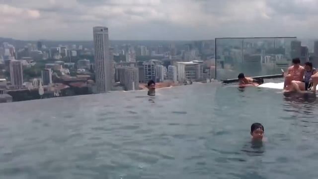 Бассейн на крыше отеля в Сингапуре смотреть онлайн