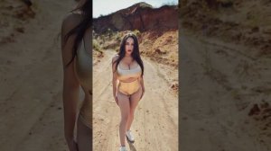 Louisa Khovanski | Gorgeous Plus Size Model | Curvy Fashion Model | Biography & Facts