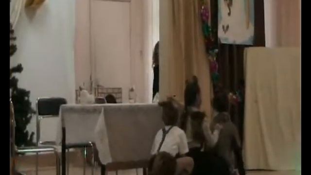 Лиса и Журавль на английском языке.avi смотреть онлайн