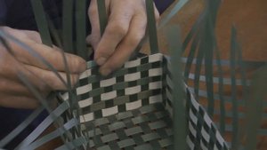 Корзинки ... из упаковочной ленты в качестве подарка