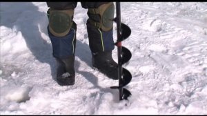 Шуруповёрт для бурения льда.