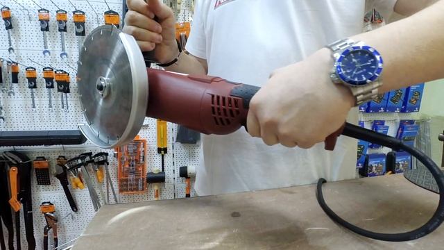 Обзор угловой шлифовальной машины RedVerg RD-AG230-230S большая болгарка с диаметром диска 230 мм