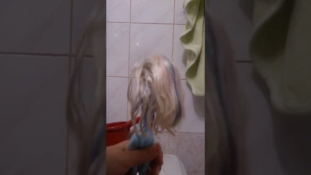 Как снять с волос куклы жир (клей) смотреть онлайн