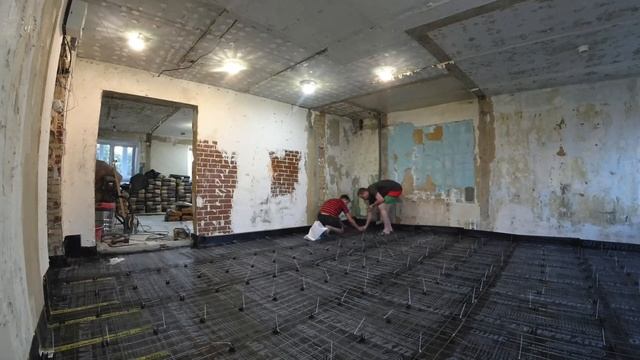 СКОЛЬКО СТОИТ СТЯЖКА ИЗ ПЕСКОБЕТОНА?! или Как я заливал полы в своей квартире! Ремонт #12 смотреть онлайн