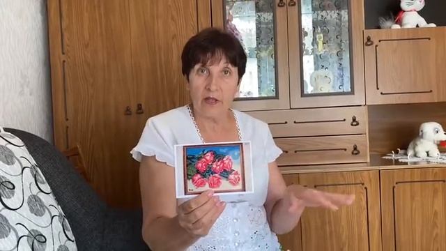 Мария Дели показывает фото картины из семян, которая была подарена башкану Гагаузии Ирине Влах смотреть онлайн