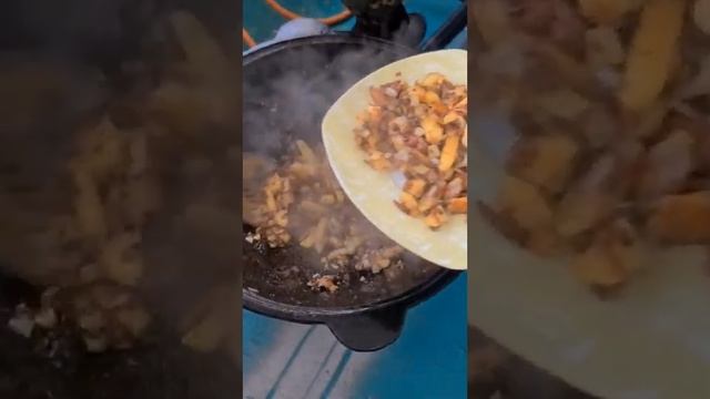 Мужское застолье, с мужской закуской. Картошка жареная с тушенкой из медвежатины и томленые овощи