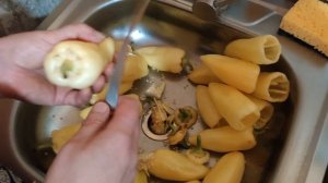Как чистить болгарский перец от семян для фаршировки ?