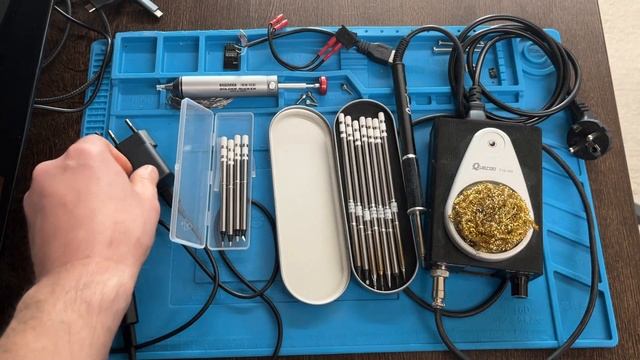 Size comparison between GVDA GD300 and Quecoo/KSGER T12-959 soldering iron/station. смотреть онлайн