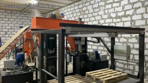 Работают три человека. Автоматический завод для гиперпрессованного кирпича лего