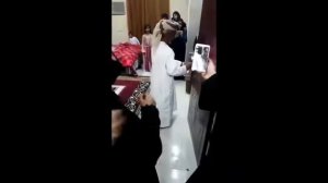 80 летний старик женится на 12 летней девочке