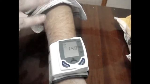 Посылка из Китая №15 с Aliexpress.com - Тонометр автоматический + Адаптер для зарядки универсальный смотреть онлайн