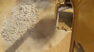 Дробильный ковш ROCKCRUSHER Demo Day дробление брусчатки и булыжника, просев гранита 20мм