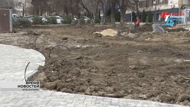 В центре Волгограда продолжают благоустройство сквера в честь новых регионов РФ