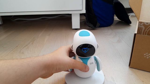 у меня появился робот Eilik смотреть онлайн