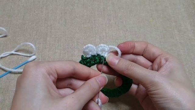 Easy Christmas Decoration Ideas With Woolen Yarn - Christmas Tree Ornament Making - DIY Creative Ar
