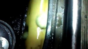 Выбрасывает антифриз