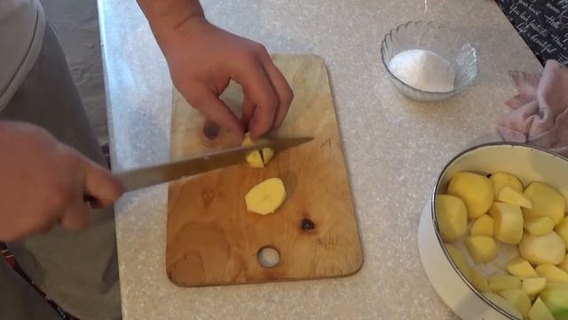 ПРОСТОЙ НУ ОЧЕНЬ ВКУСНЫЙ СУПЧИК КЛЁЦКИ.(рецепт как приготовить. домашняя кухня) Субтитры