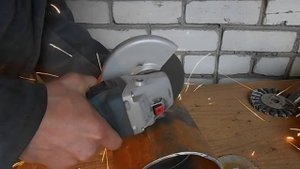 Зачистка прихваток перед сваркой корня шва