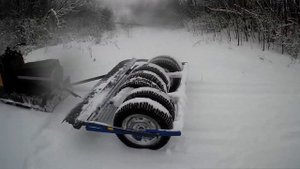 Каток для укатки лыжной трассы.