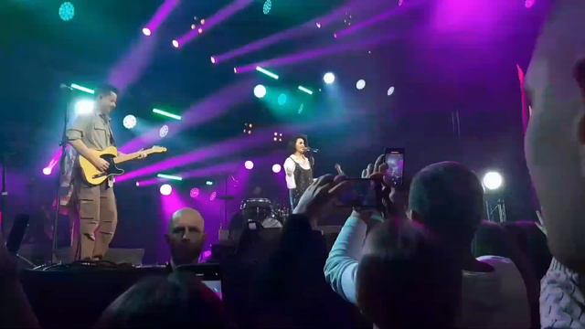 Zivert в Минске - Зелёные волны смотреть онлайн