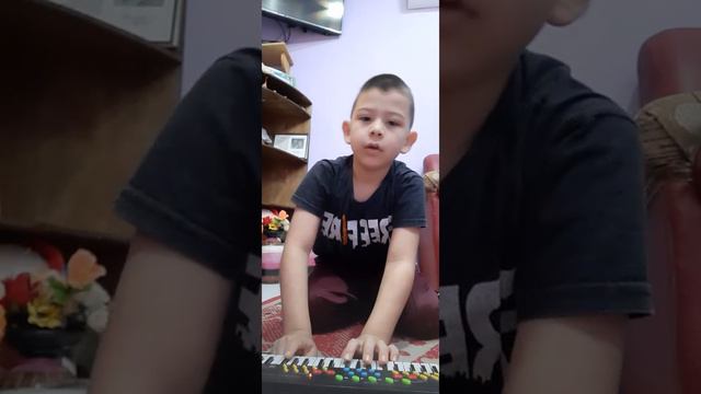 yo tocando el piano que se llama HY -3738S смотреть онлайн