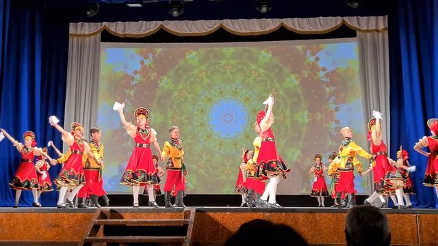 Образцовый ансамбль танца Задоринка. танец "Калинка" смотреть онлайн