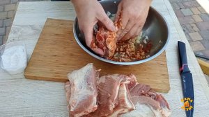 Самый простой и доступный вариант мариновки рёбер для приготовлении на мангале