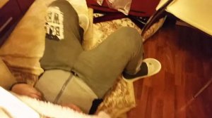 Жирный школьник застрял под кроватью!!! ржал 3 часа!!! :)