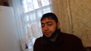 Добавляем куриные головы в корм птице